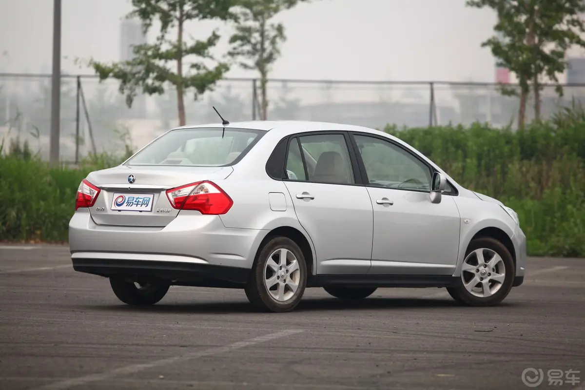 启辰D501.6L 手动 尊贵版外观