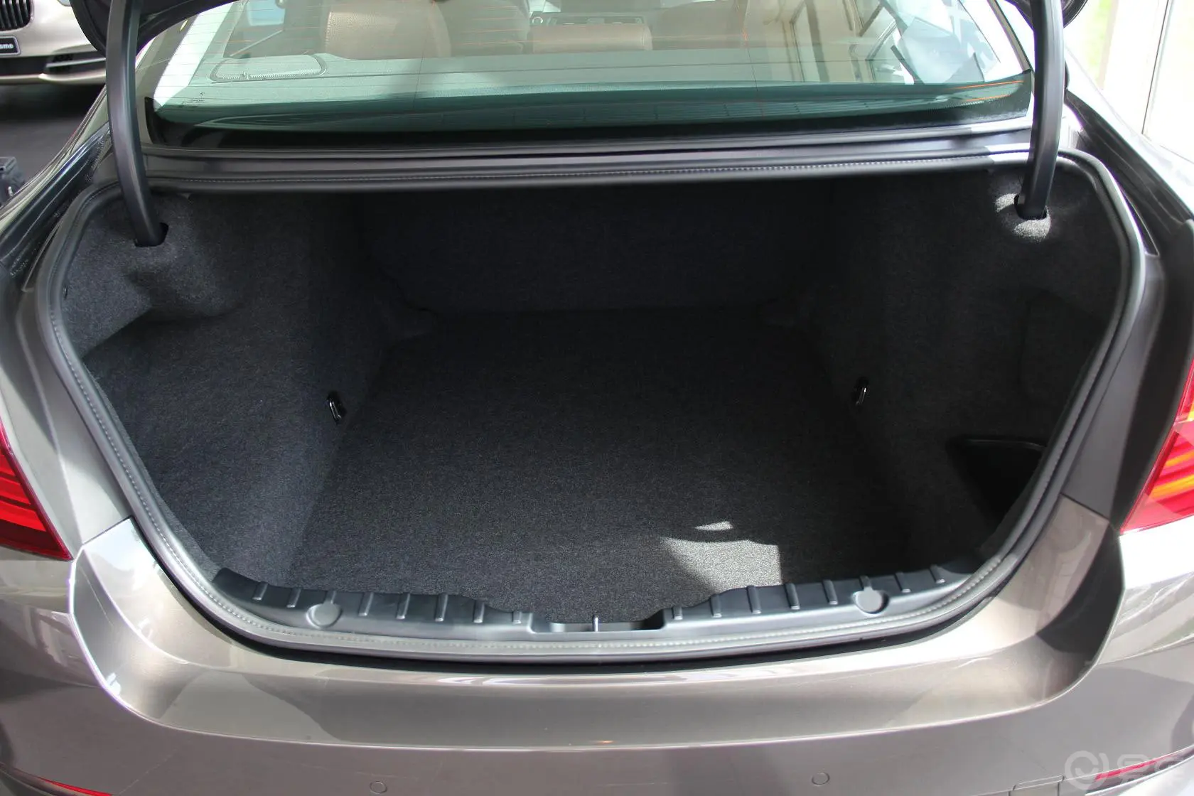 宝马5系(进口)528i xDrive 豪华型行李箱空间