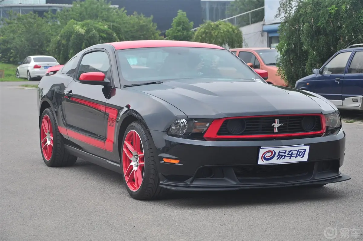 MustangV8 5.0L GT手动  Boss302侧前45度车头向右水平