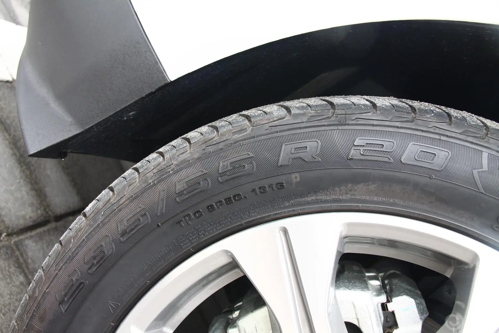 凯迪拉克SRX3.0L 手自一体 66号公路开拓版轮胎规格