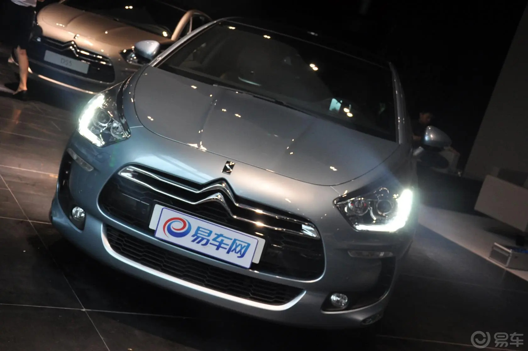 DS 5(进口)1.6T 手自一体 尊享版外观