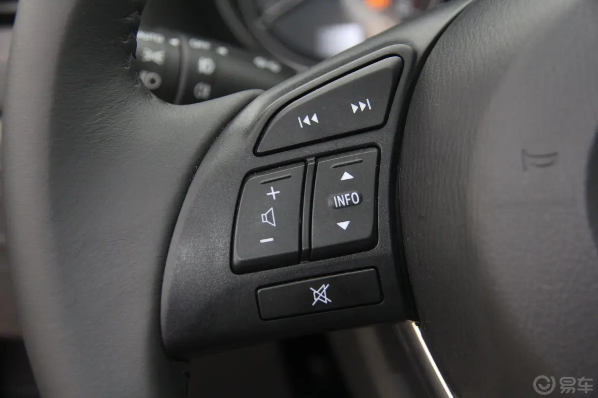 马自达CX-5(进口)2.0L 手自一体 四驱 尊贵导航版方向盘功能键（左）