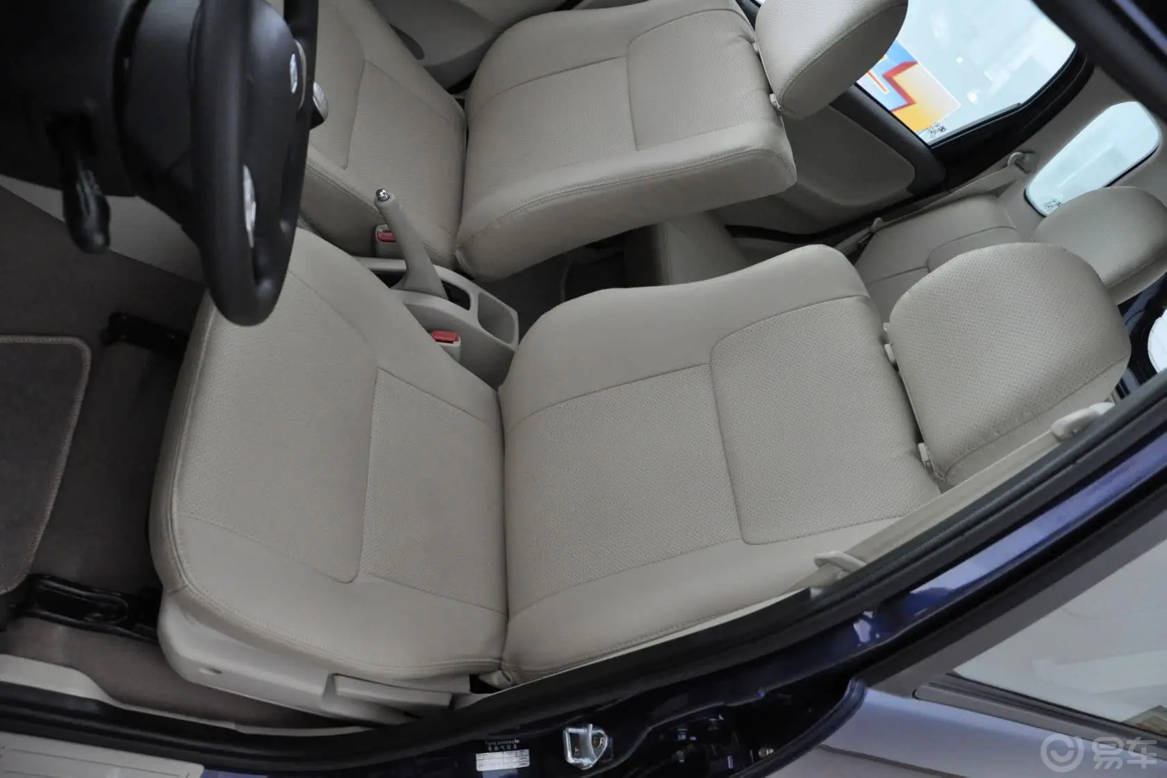 众泰50081.3L AMT 舒适型驾驶员座椅