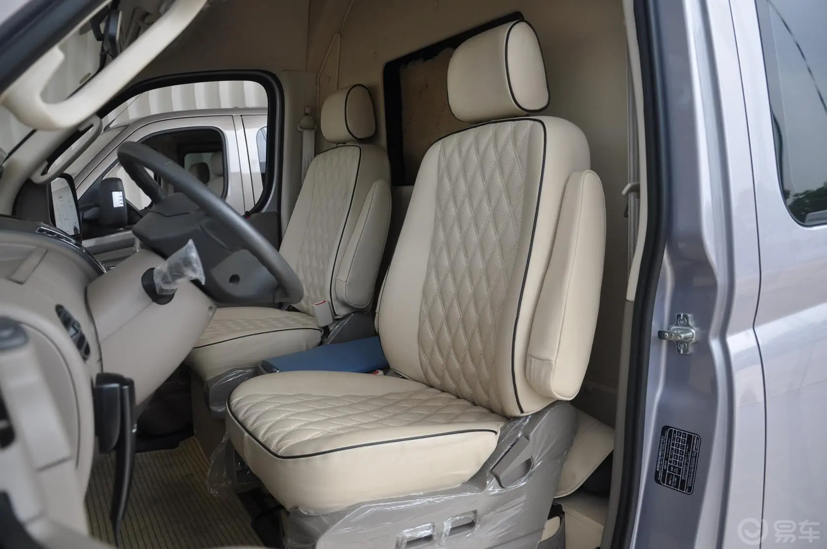 新途V80商务休旅车 2.5T 手动 VIP 4座驾驶员座椅