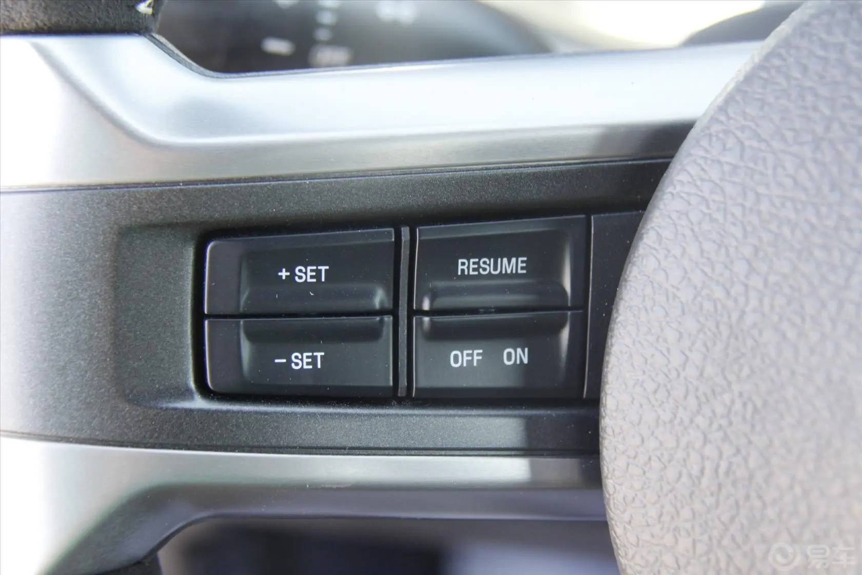 MustangShelby V8 5.4L 手动 豪华版 SVT改装方向盘功能键（左）