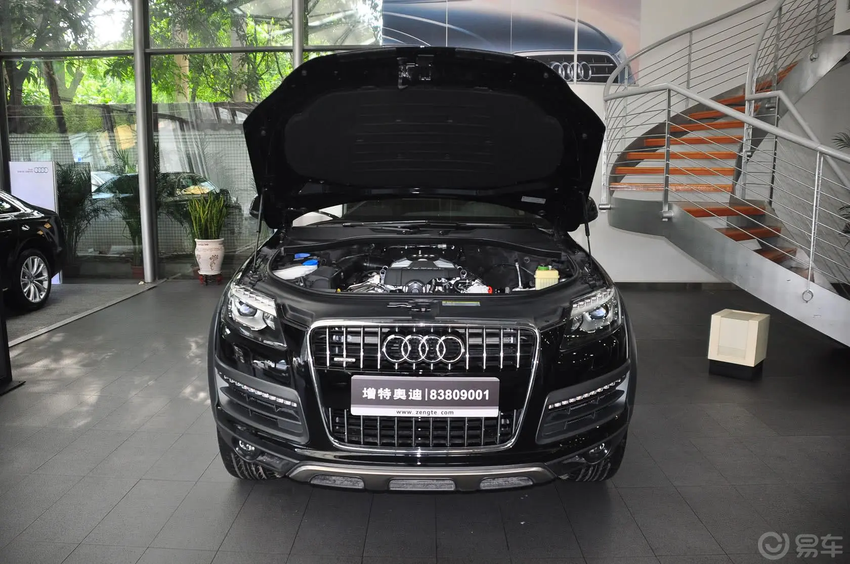 奥迪Q73.0 TFSI quattro(200kW)舒适型发动机盖开启