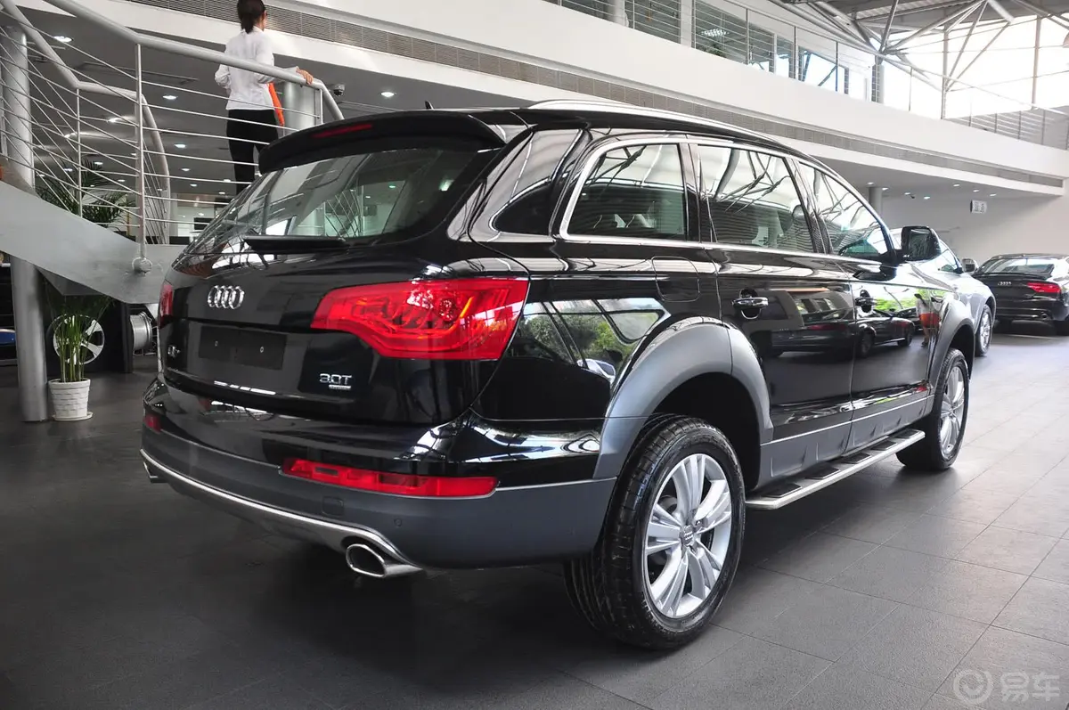 奥迪Q73.0 TFSI quattro(200kW)舒适型外观