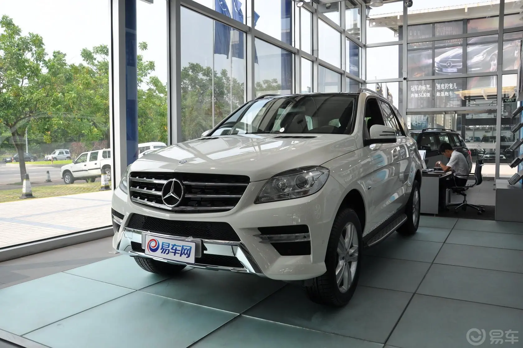 奔驰M级ML 350 豪华型外观