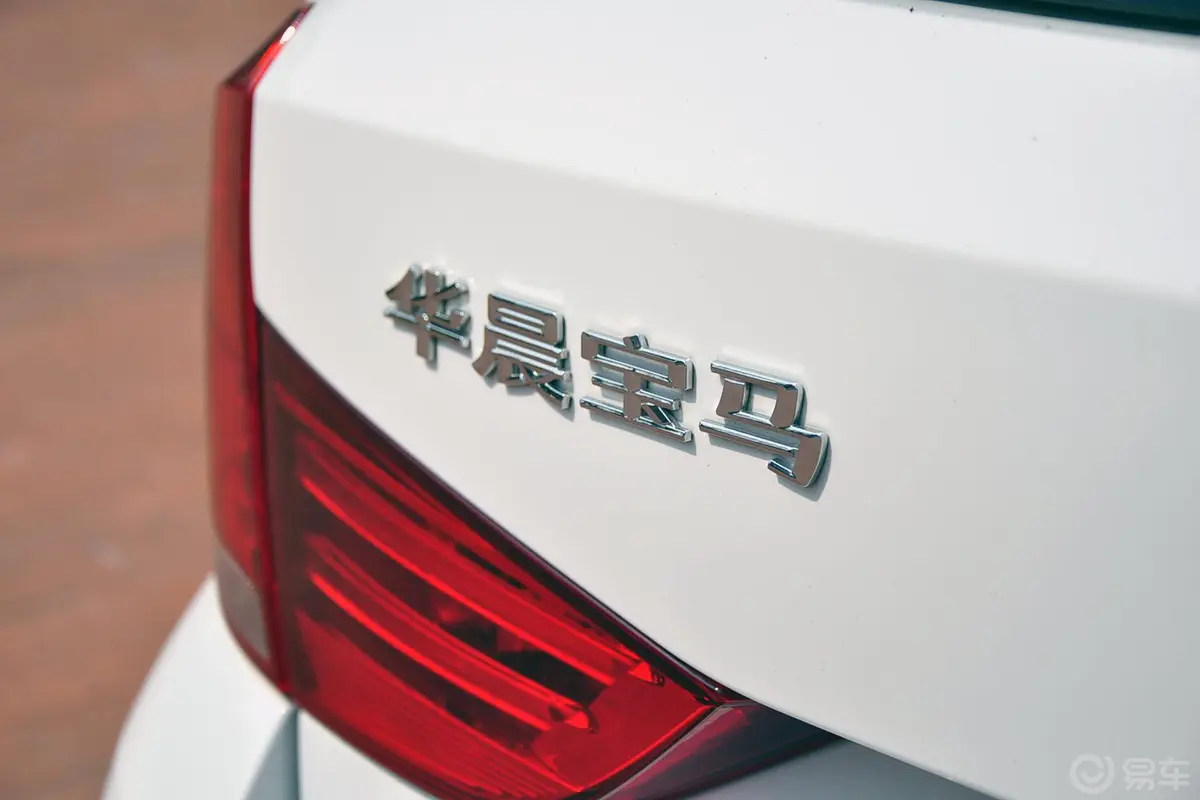 宝马X1xDrive28i豪华型外观