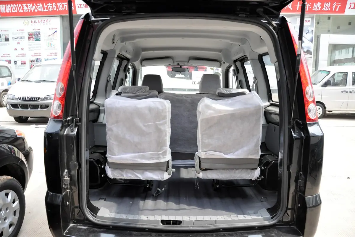 迷迪宜商版标准升级型 1.5L 国IV(4G15S)行李箱空间