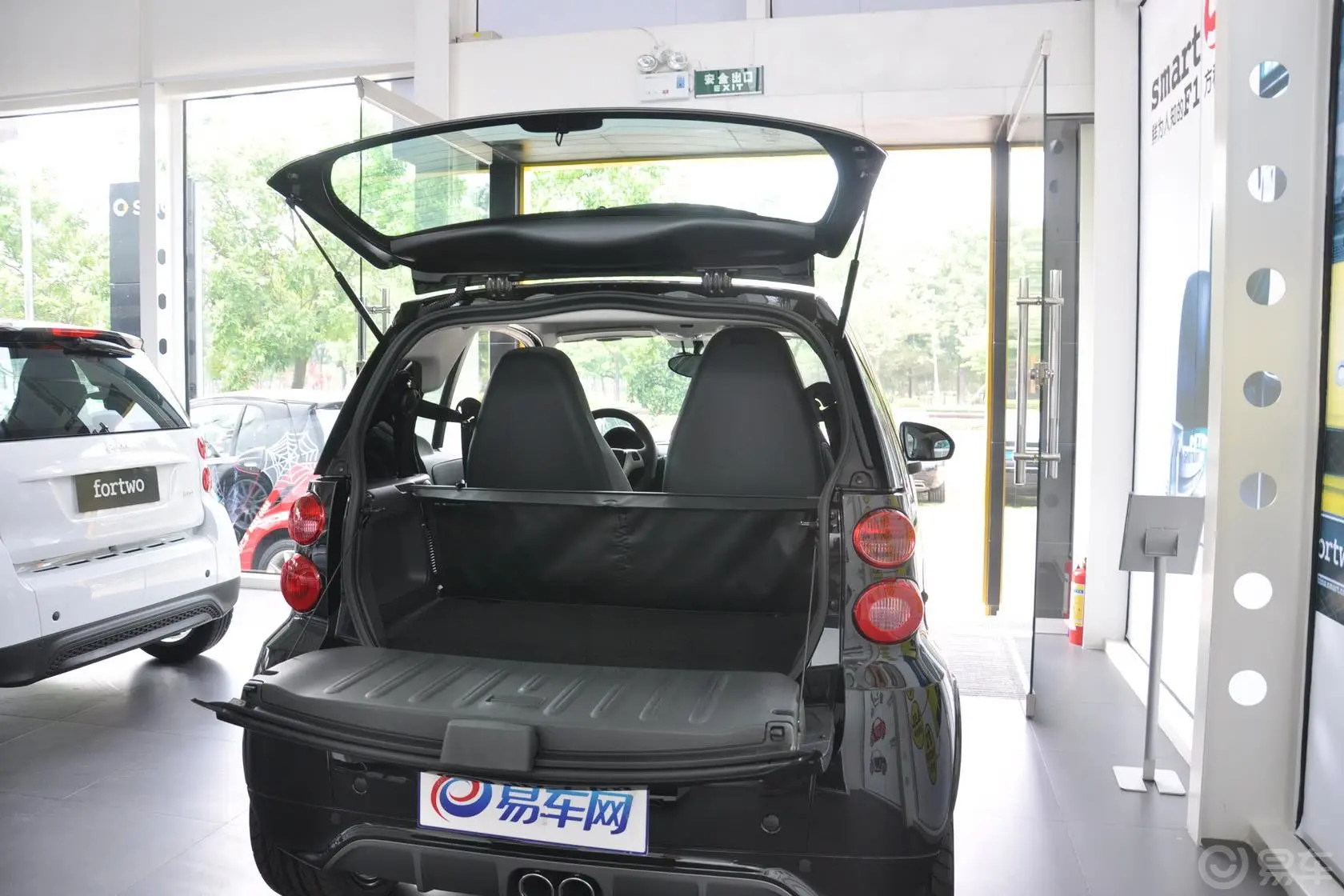 smart fortwo1.0T 博速Xclusive版行李厢开口范围