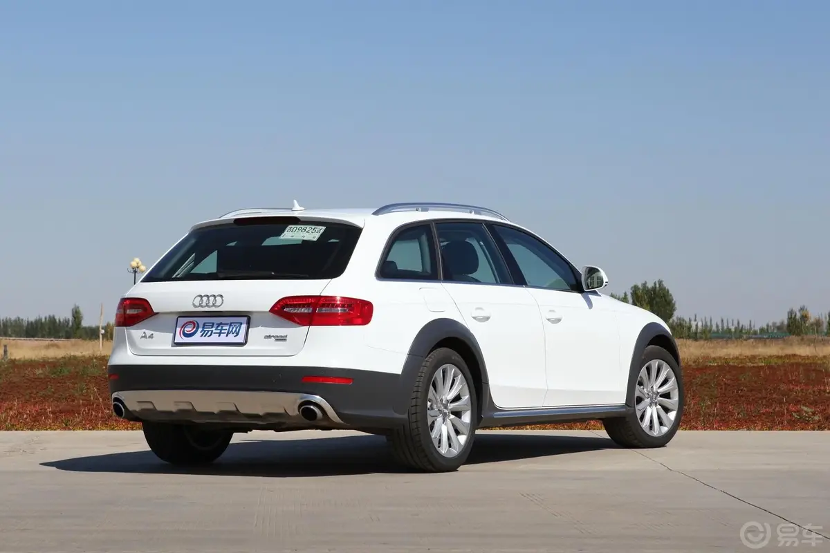 奥迪A4(进口)40TFSI allroad quattro 豪华型侧后45度车头向右水平