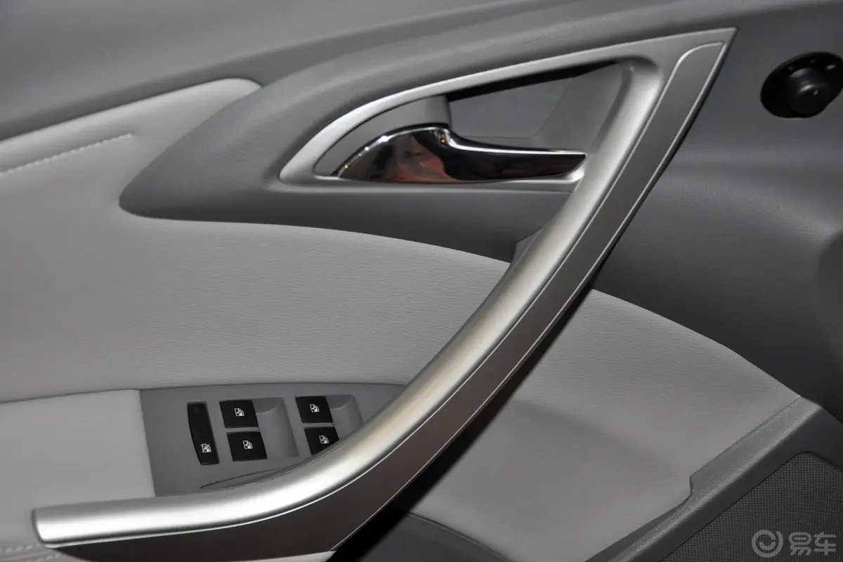 英朗XT 1.6L 手动 舒适版车窗升降键