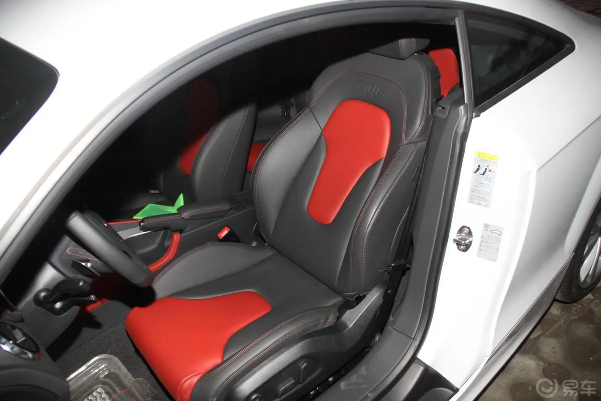 奥迪TTTTS Coupe 2.0 TFSI quattro S tronic空间