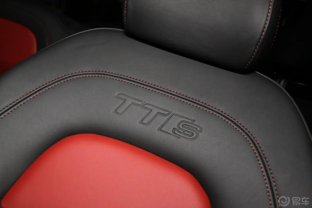 奥迪TTTTS Coupe 2.0 TFSI quattro S tronic空间