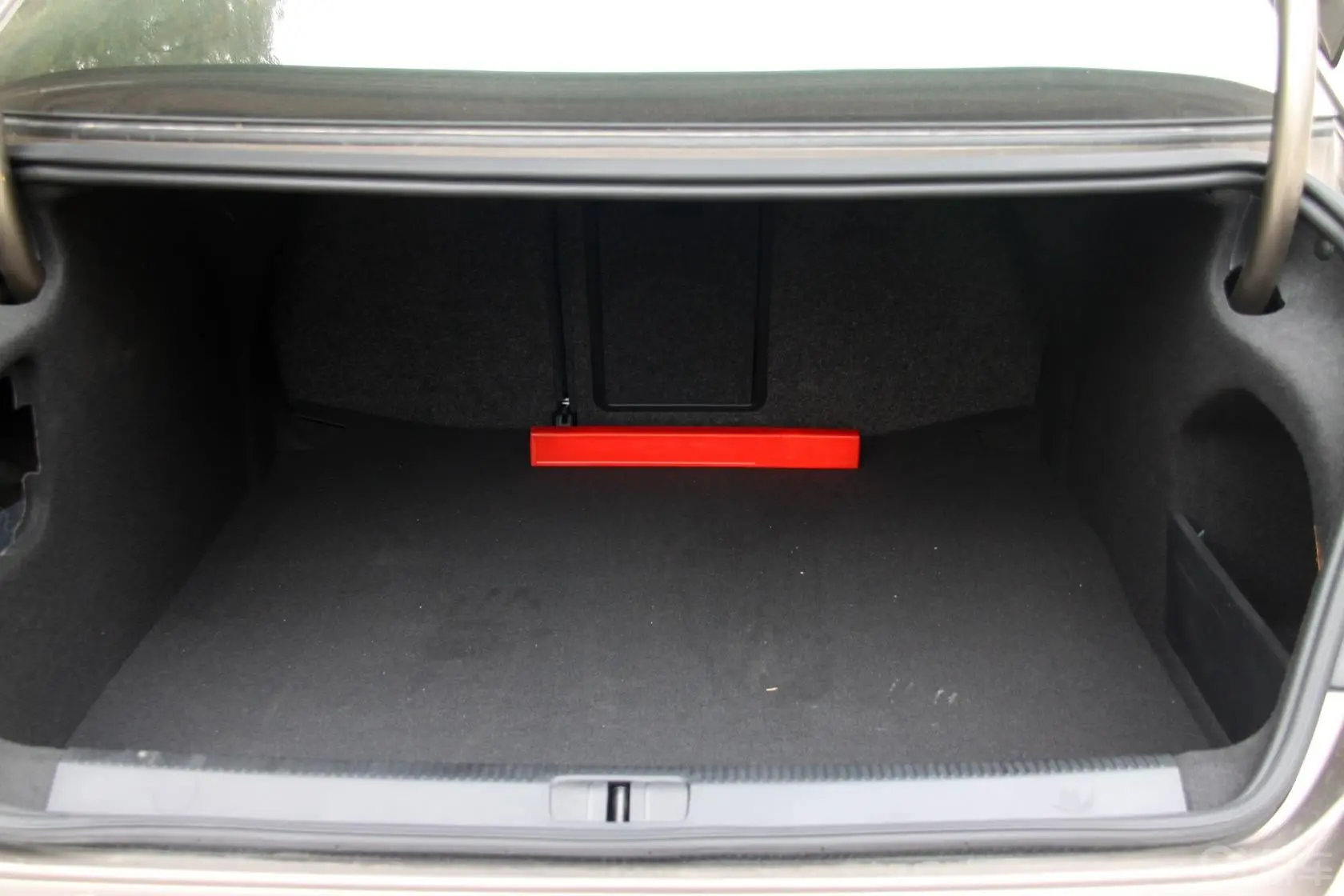 一汽-大众CC1.8T 双离合 豪华型行李箱空间