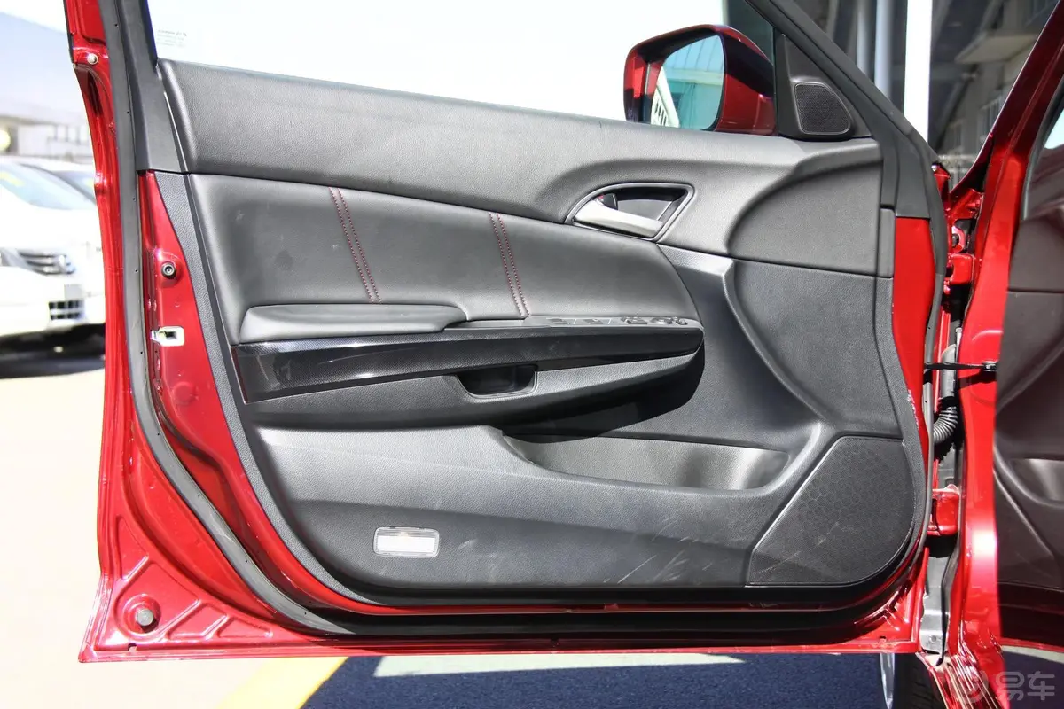 雅阁2.4L 自动 PE驾驶员侧车门内门板