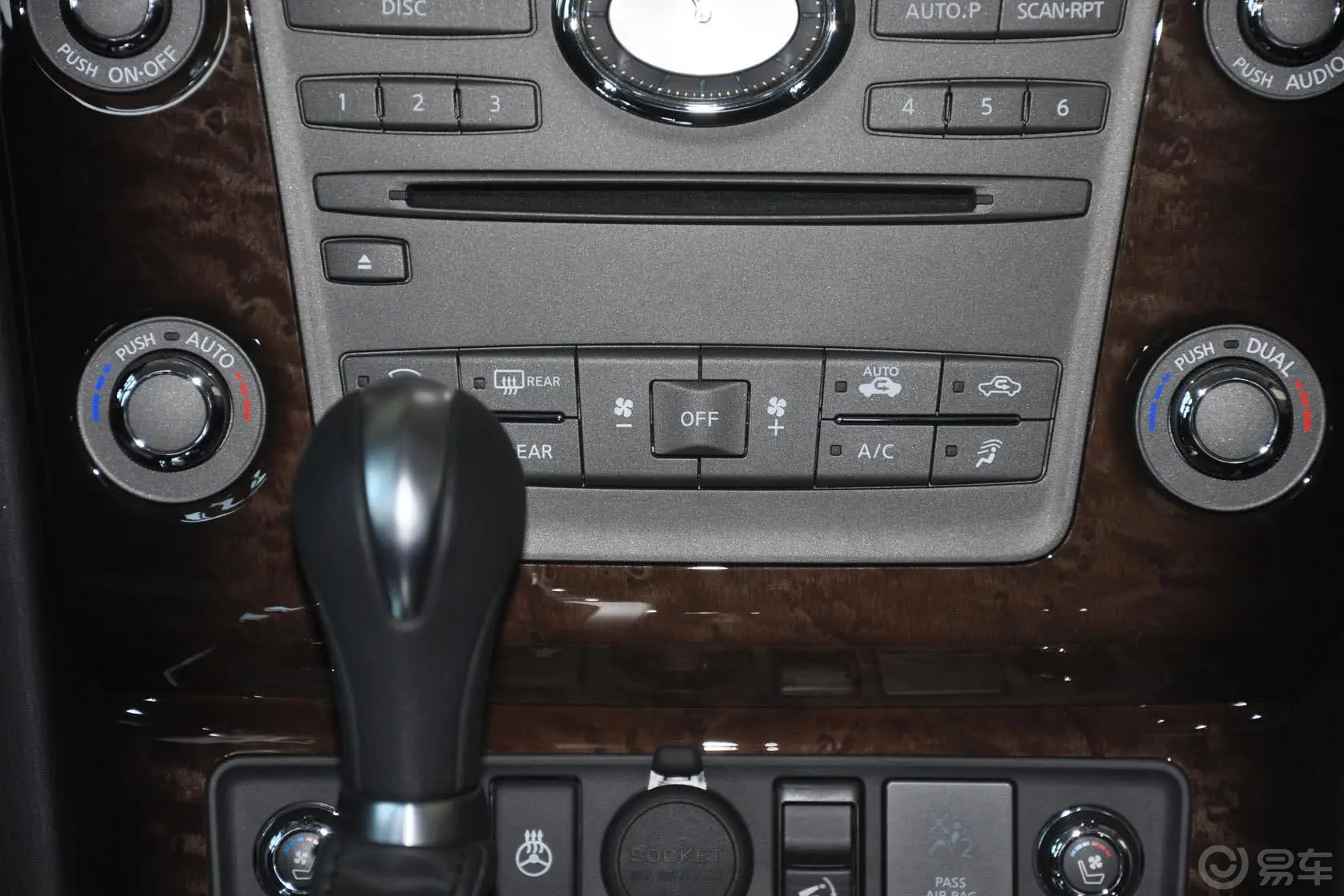 英菲尼迪QX56 手自一体空调