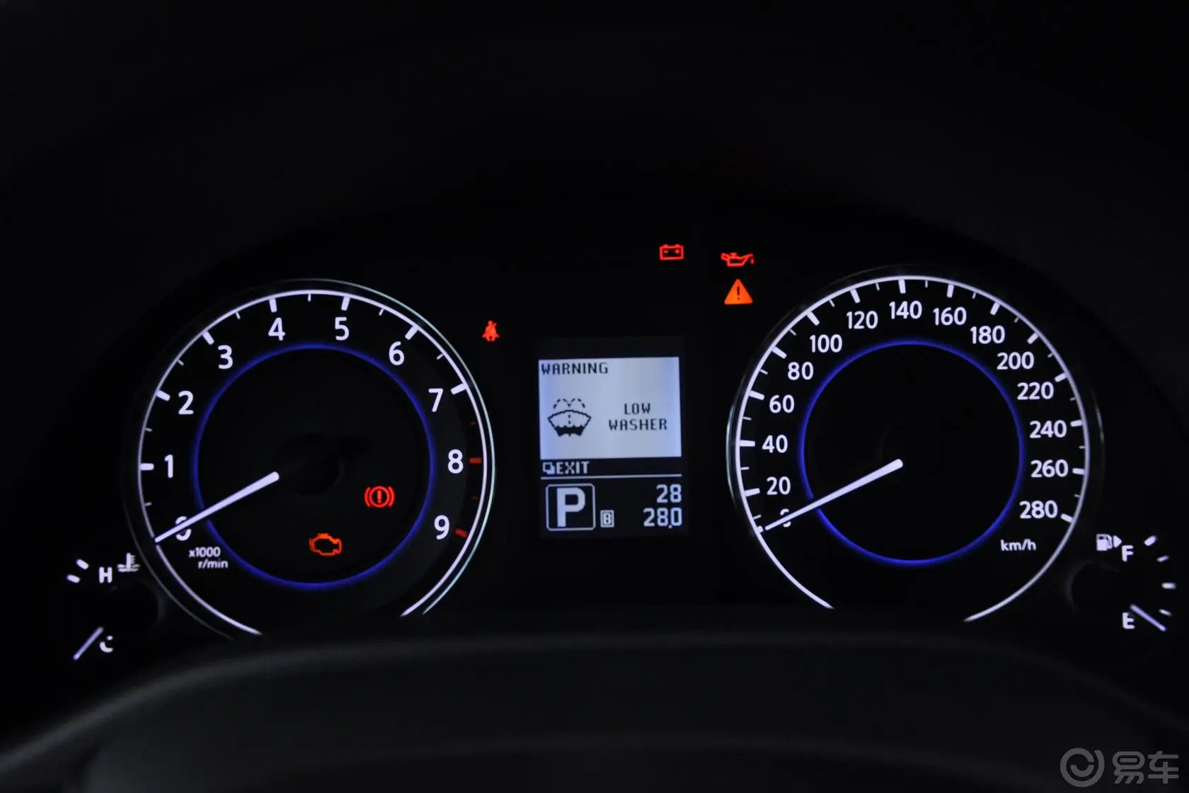 英菲尼迪G系25 Sedan STC限量版仪表盘背光显示