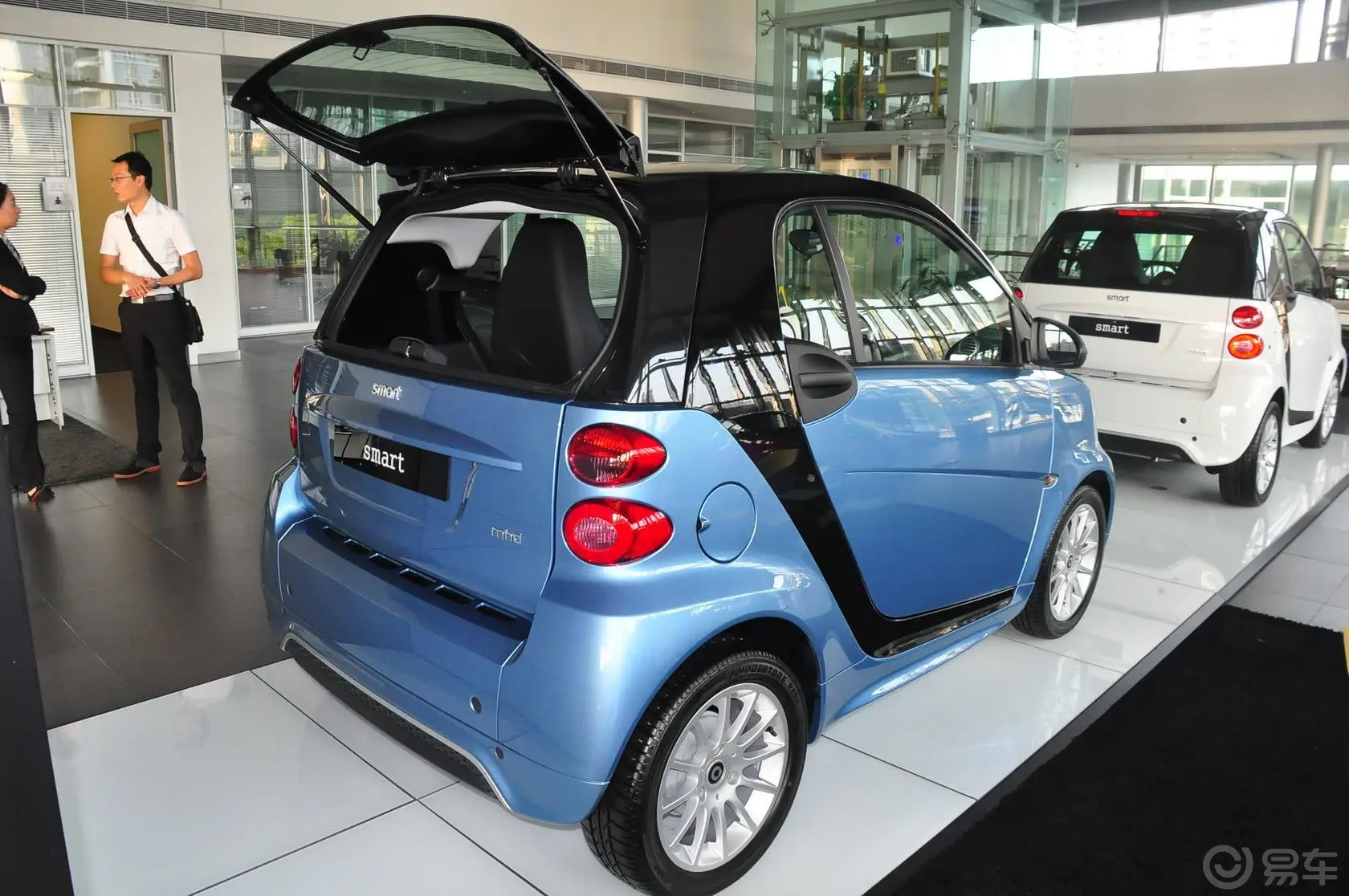 smart fortwo1.0L MHD 硬顶舒适版行李厢支撑杆