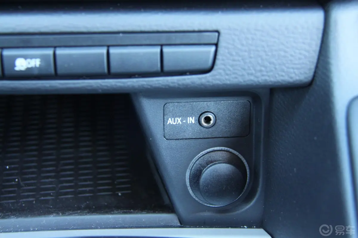 宝马X1sDrive18i 时尚型AUX接口