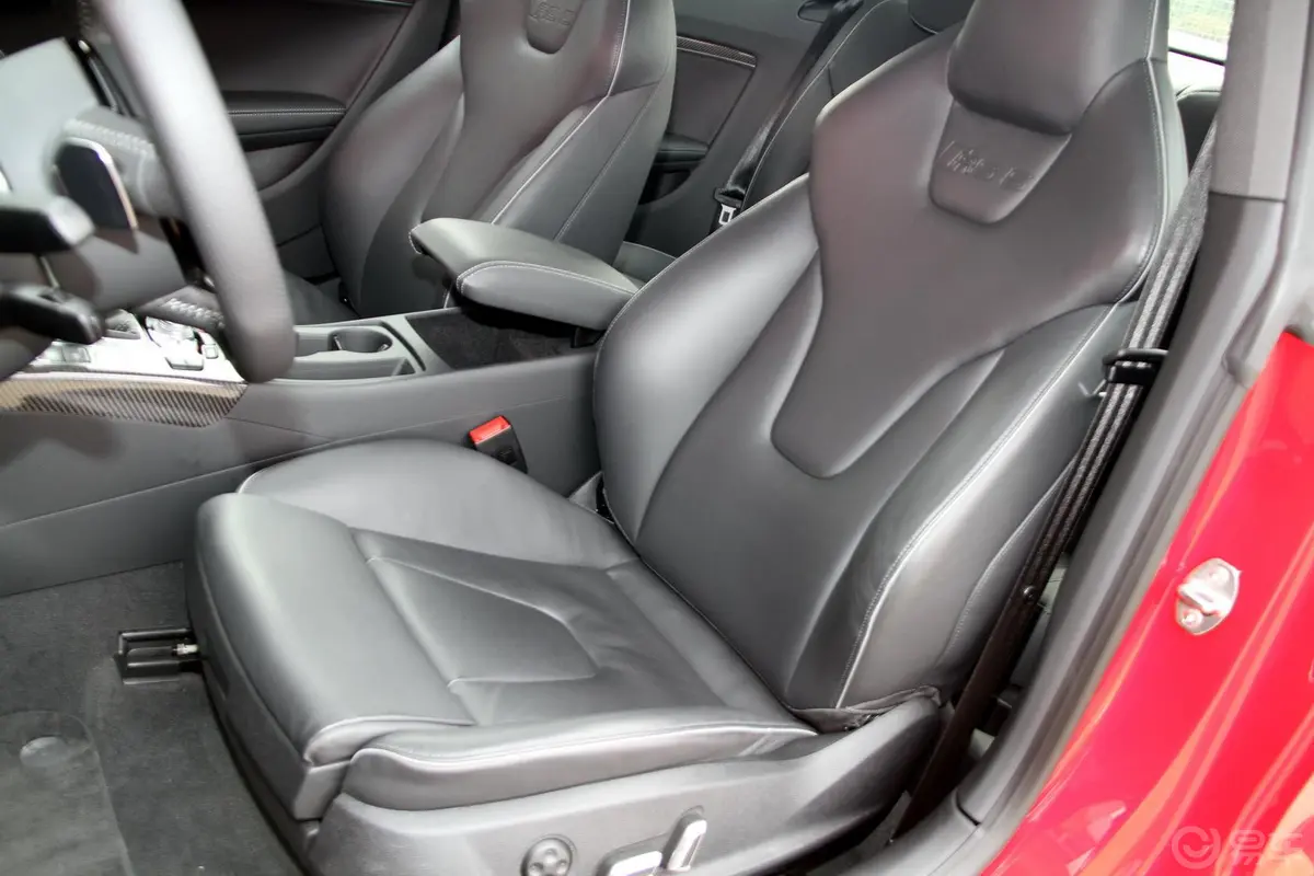 奥迪RS 54.2L 双离合 quattro Coupe驾驶员座椅