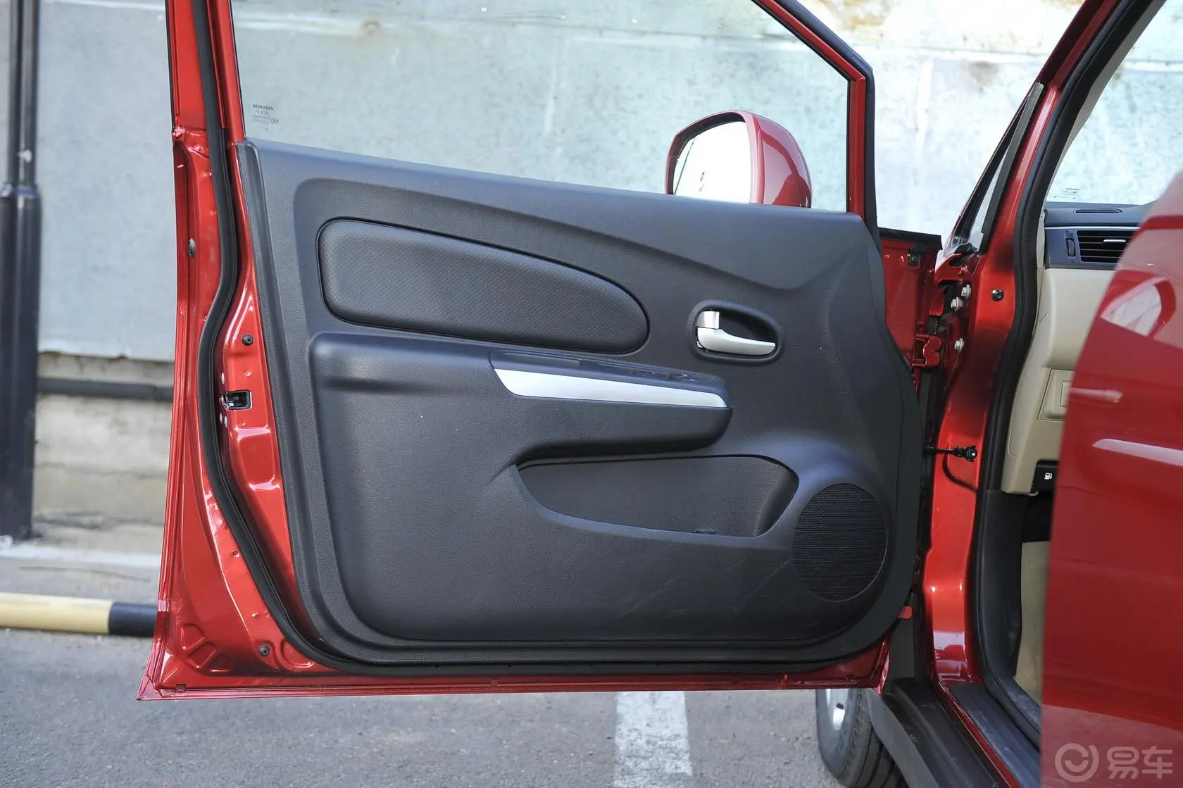 启辰R501.6L XL 自动 尊贵版驾驶员侧车门内门板
