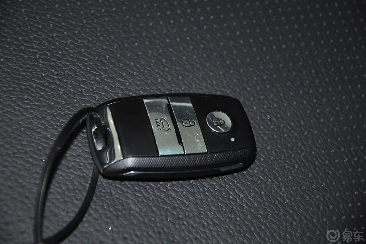 索兰托2.4L 汽油 豪华版 五座钥匙