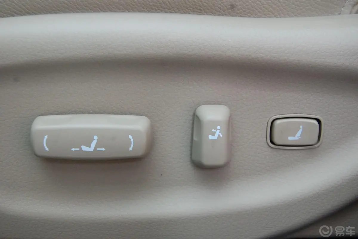 索兰托2.4L 汽油 豪华版 七座座椅调节键