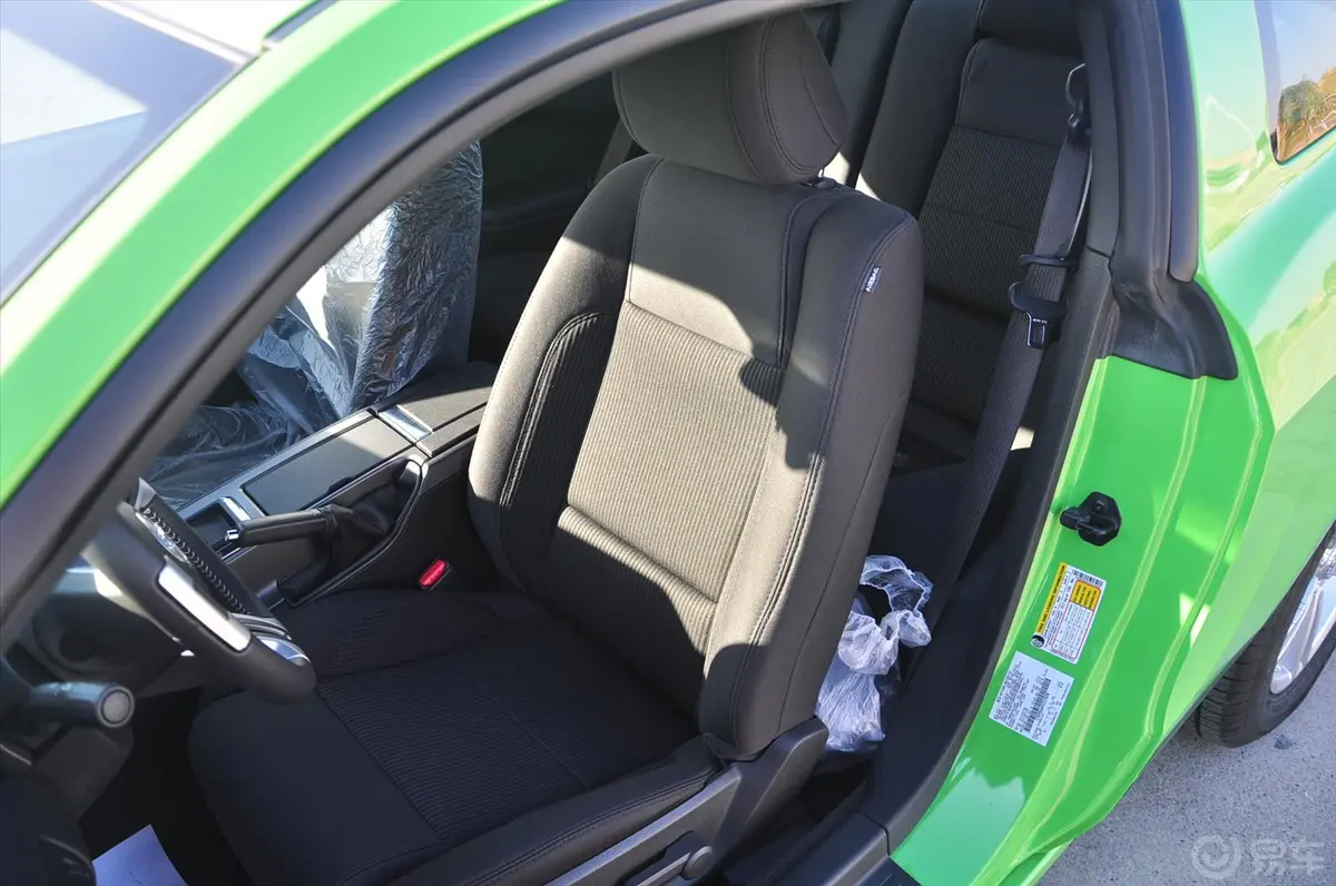 MustangV6 3.7L 自动  豪华版 标配驾驶员座椅