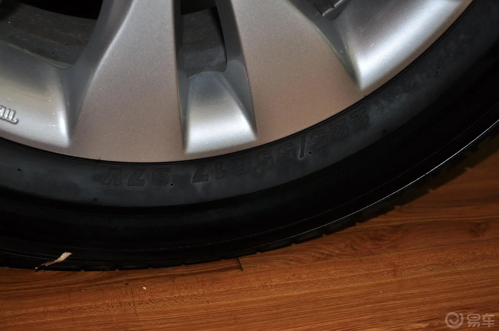 雅尊2.4L 自动 豪华版轮胎规格