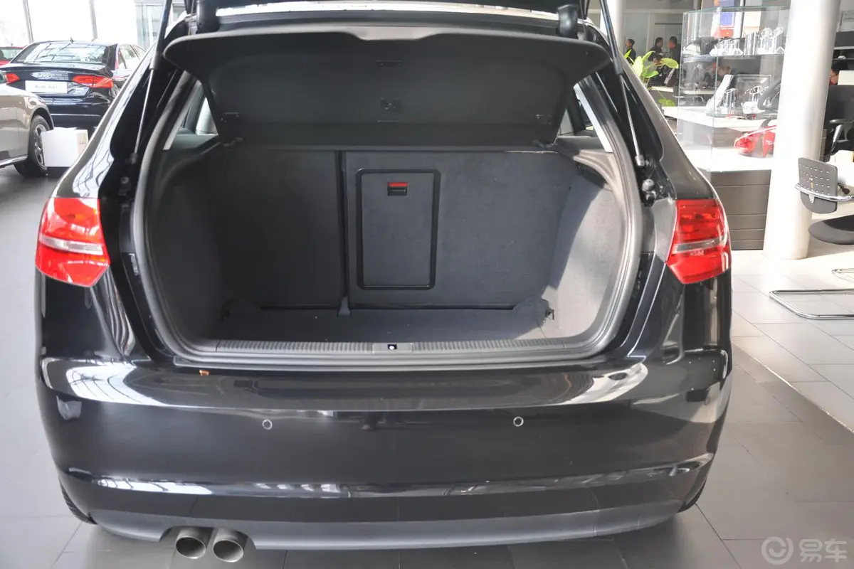 奥迪A3(进口)Sportback 1.8T 自动 尊贵型行李箱空间