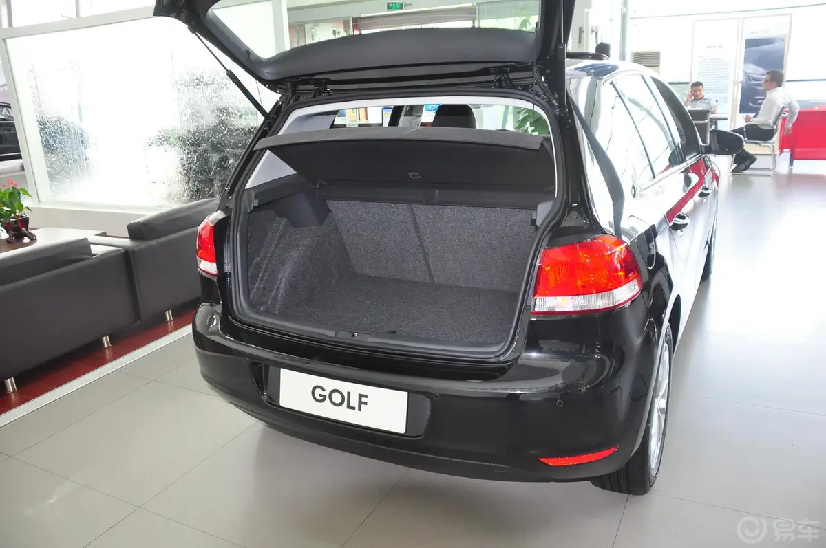 高尔夫1.6L 手动 舒适型行李箱空间