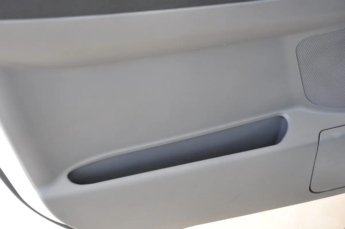 长城V801.5T 手动 实尚版驾驶员门储物盒