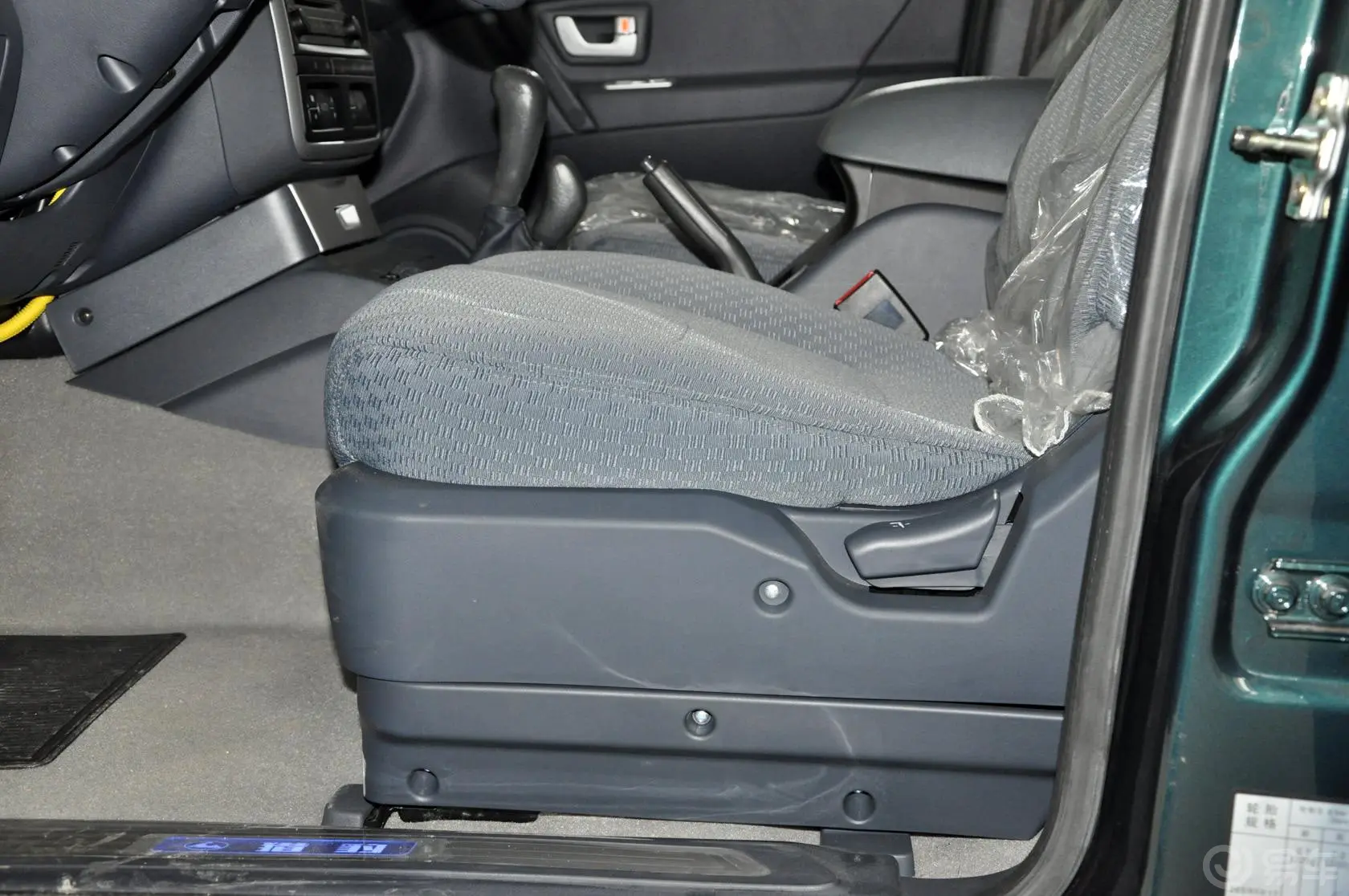 猎豹CS6汽油版 CFA6501A MT 4WD 舒适型驾驶员座椅