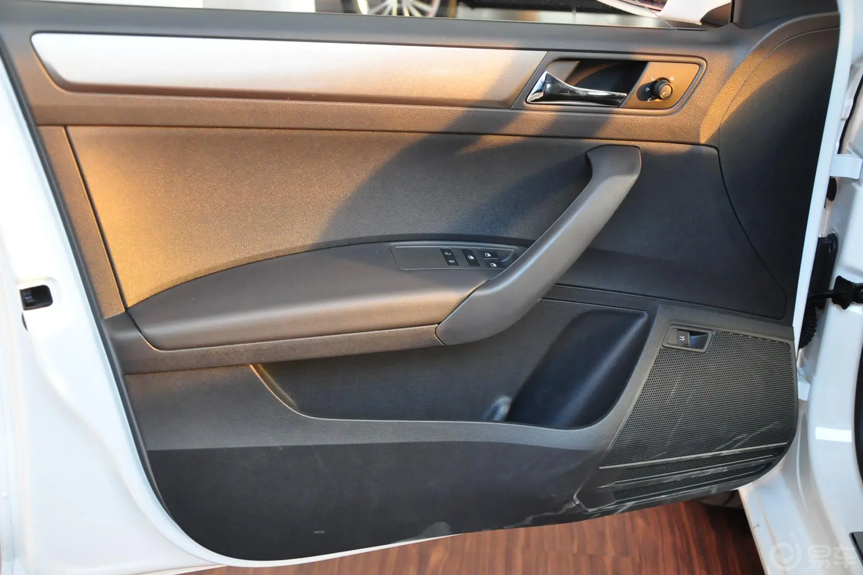 桑塔纳1.4L 手动 舒适版驾驶员侧车门内门板
