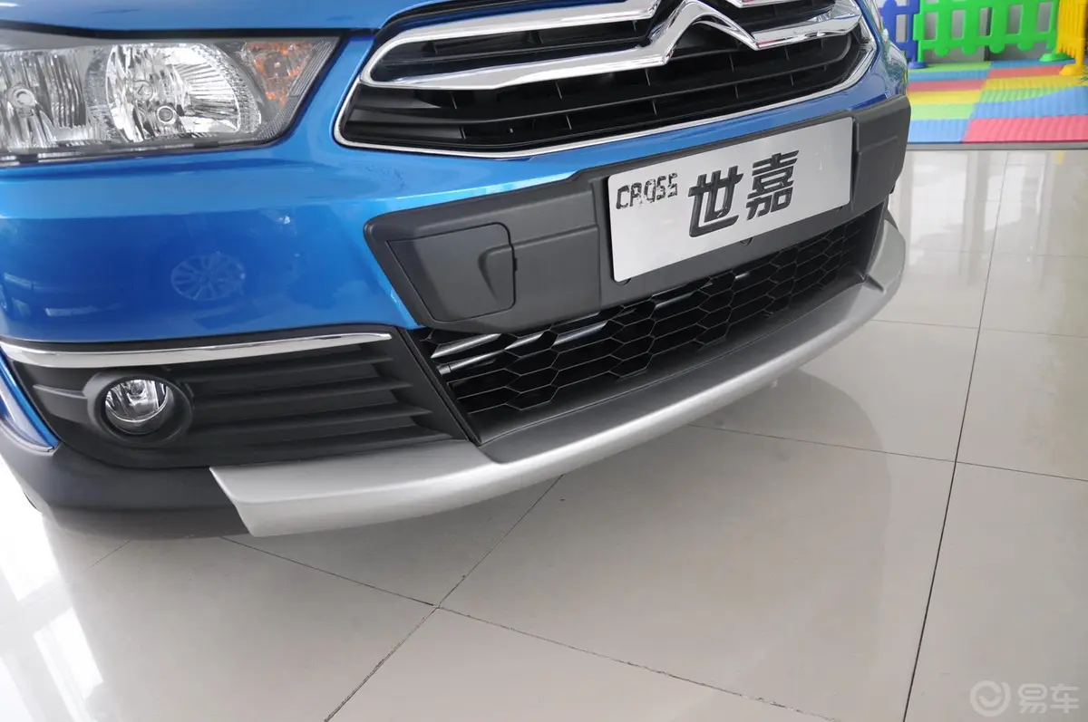 世嘉两厢 1.6L 手动 Cross外观