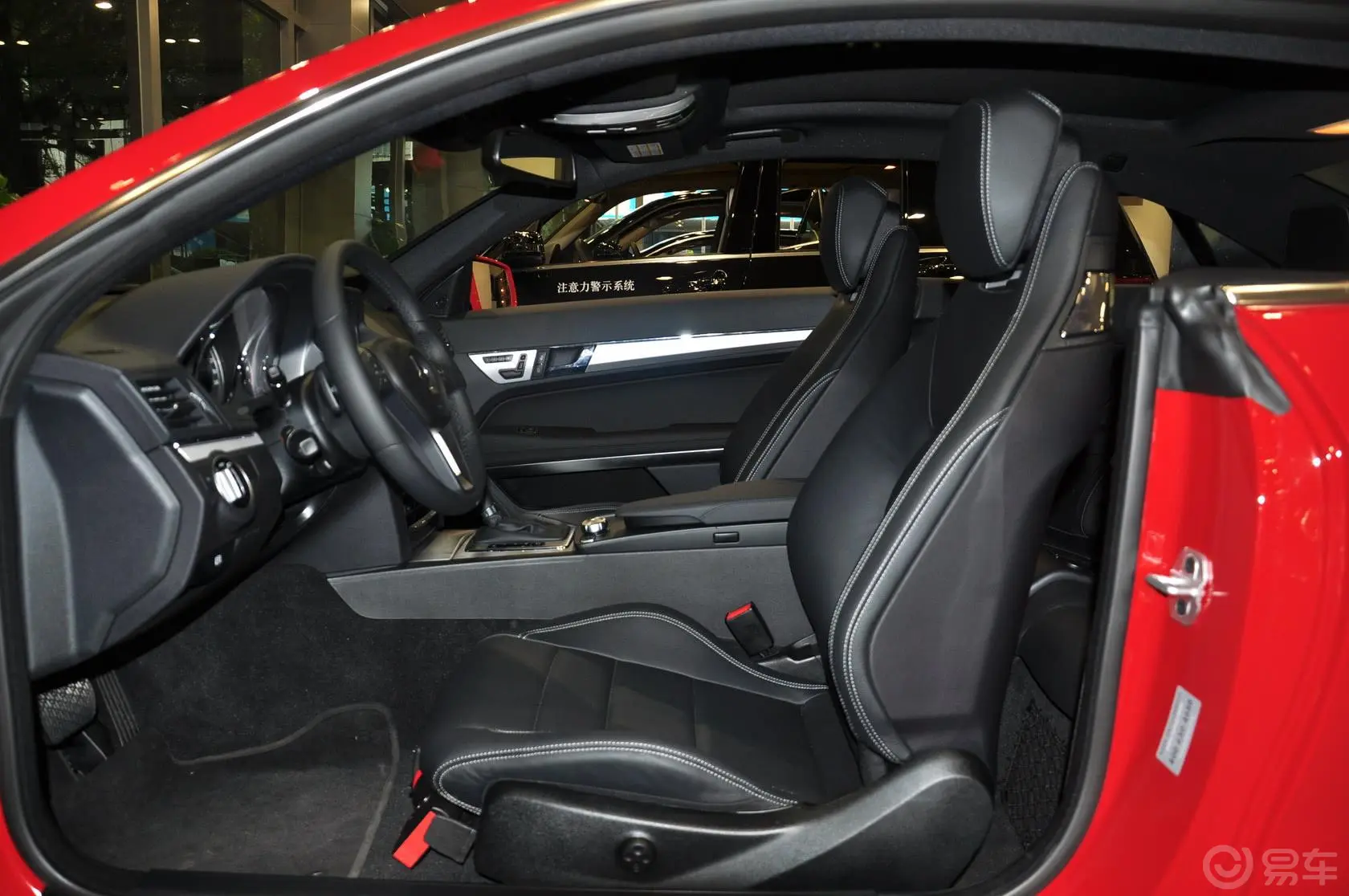 奔驰E级(进口)E200 CGI Coupe前排空间