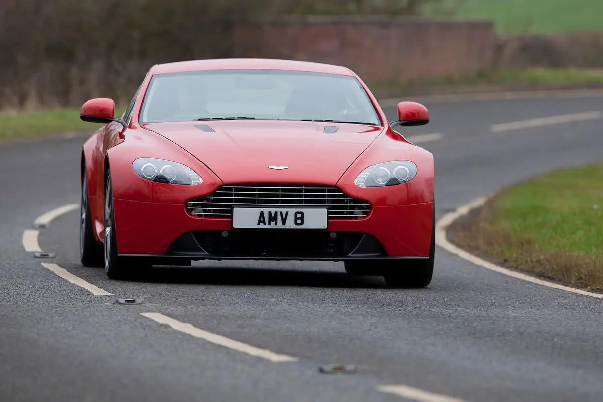 V8 Vantage