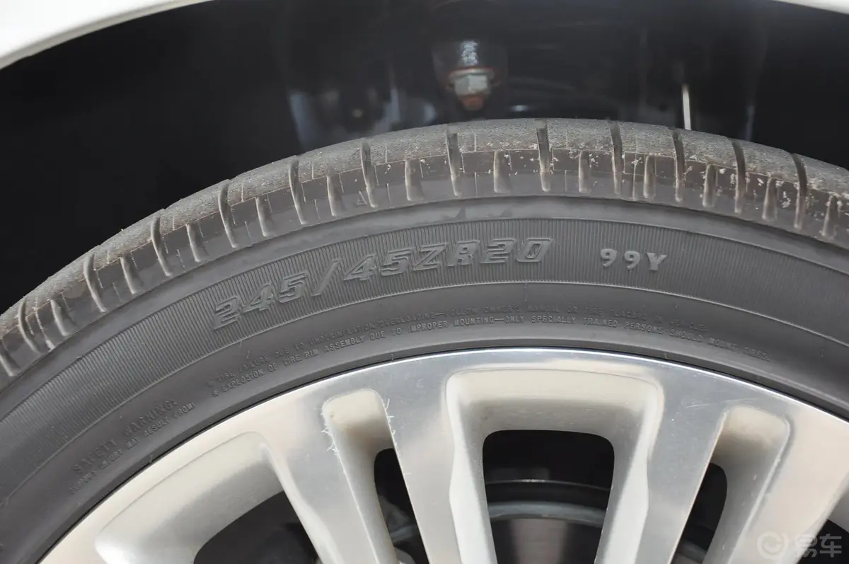 克莱斯勒3003.6L 手自一体 尊崇版轮胎规格