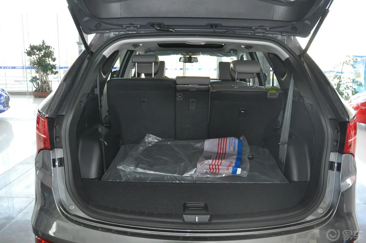 胜达(进口)3.0L 自动 四驱 舒适导航版行李箱空间