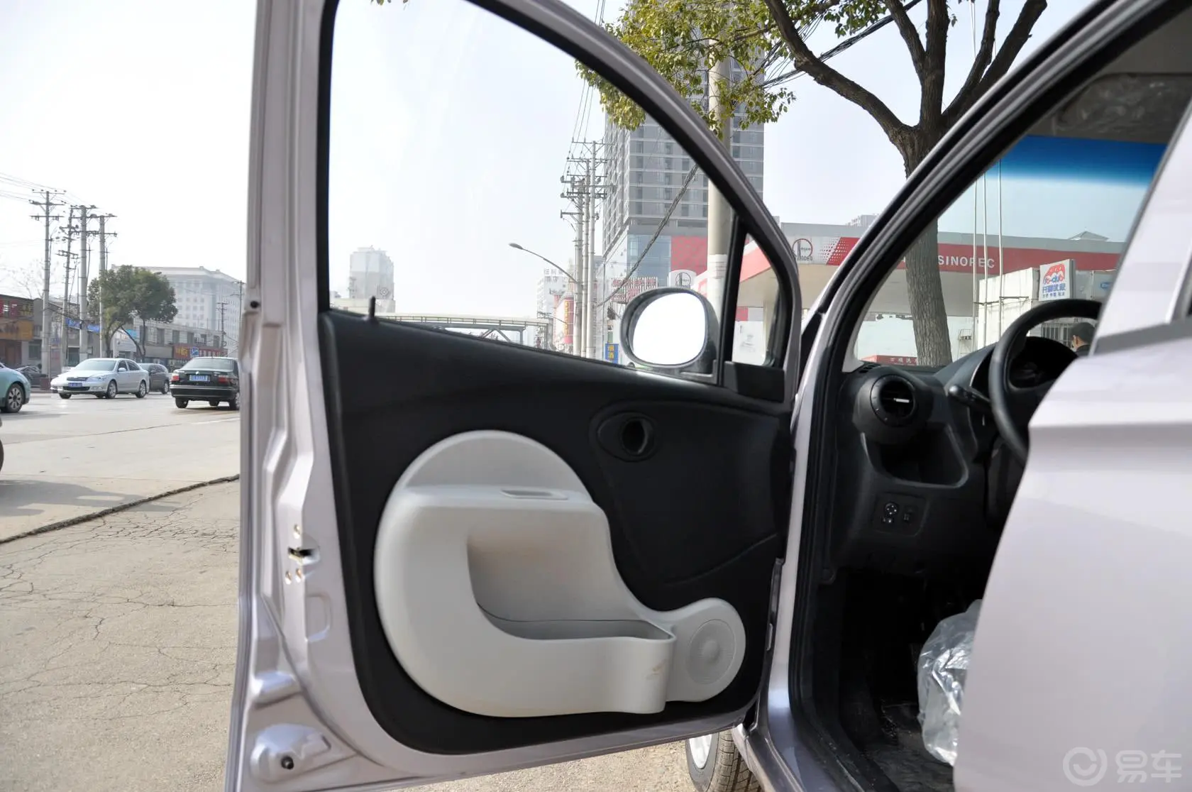 奇瑞QQ1.0L 手动 时尚版驾驶员侧车门内门板