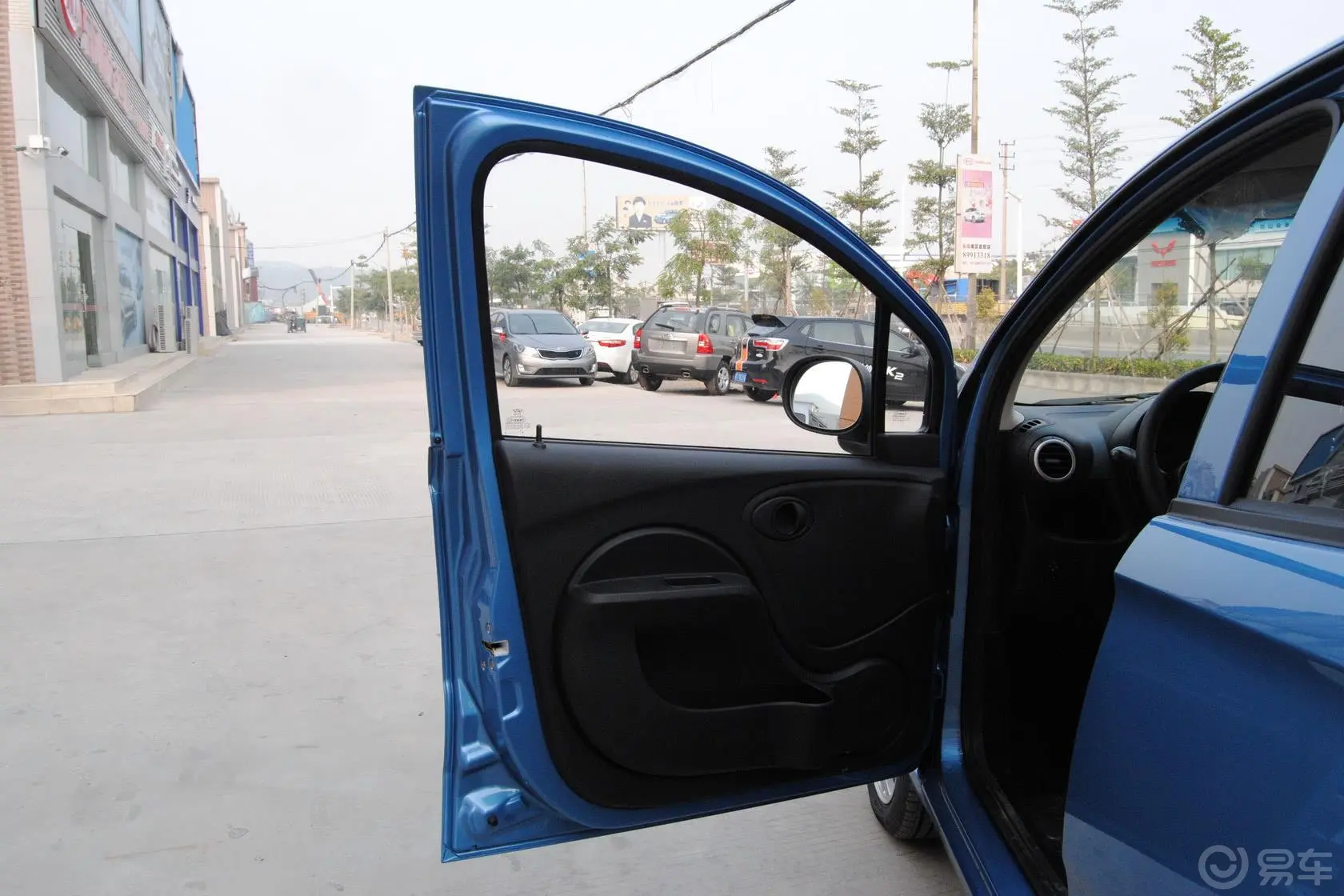 奇瑞QQ1.0L 手动 时尚版驾驶员侧车门内门板