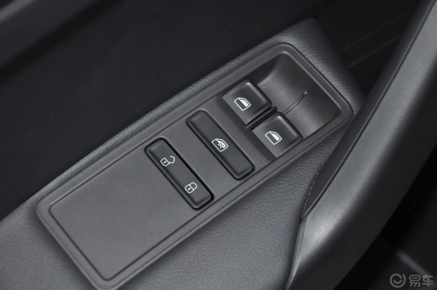 桑塔纳1.6L 自动 舒适版车窗升降键
