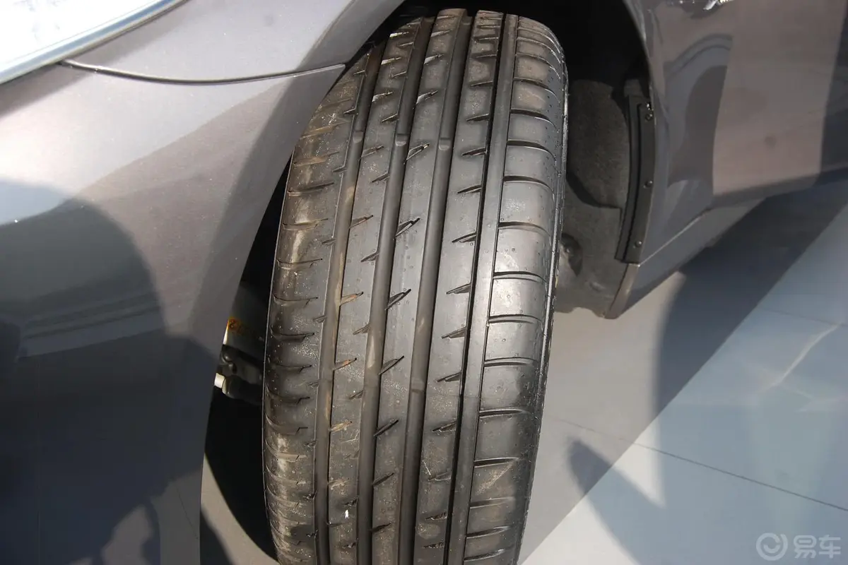 宝马5系(进口)528i xDrive豪华型轮胎花纹
