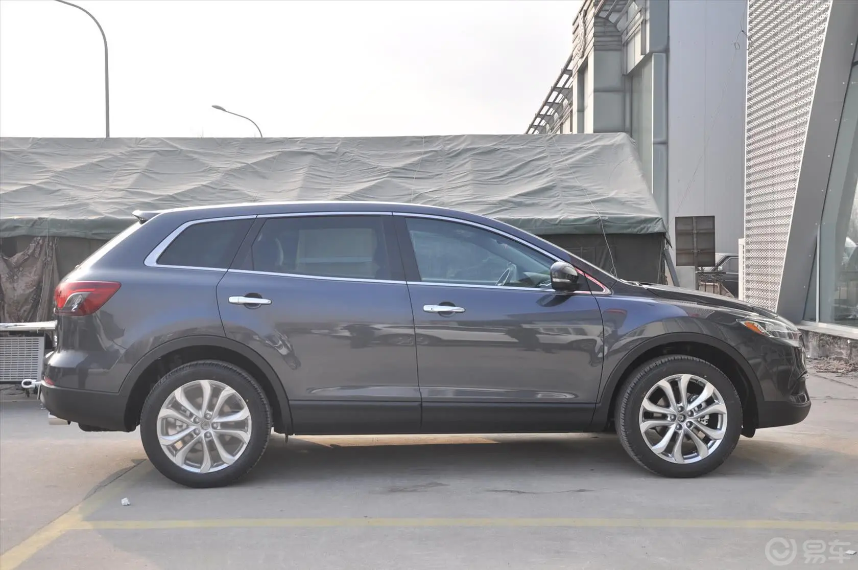 马自达CX-93.7L 自动标准型正侧车头向右水平