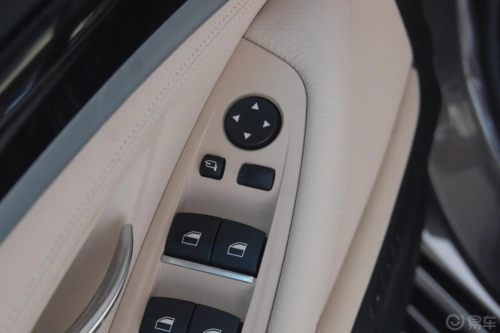 宝马5系(进口)528i xDrive豪华型外后视镜控制键