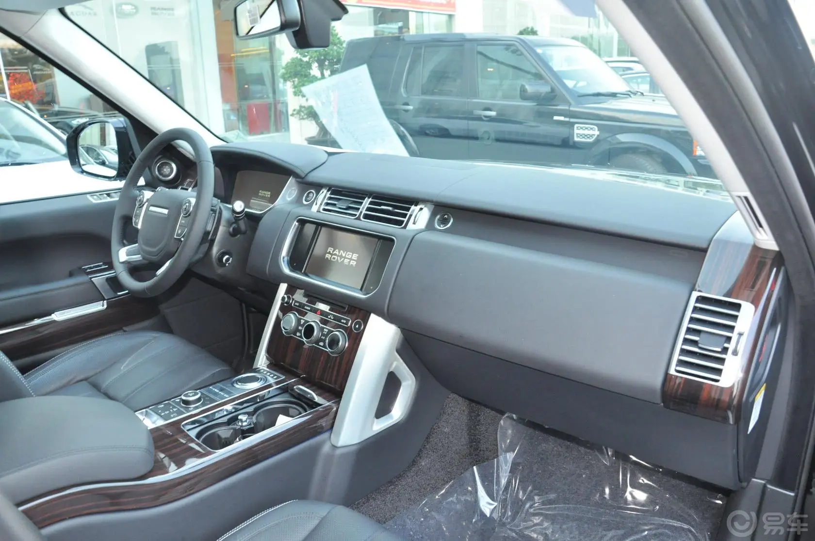 揽胜5.0L V8 VOGUE版内饰