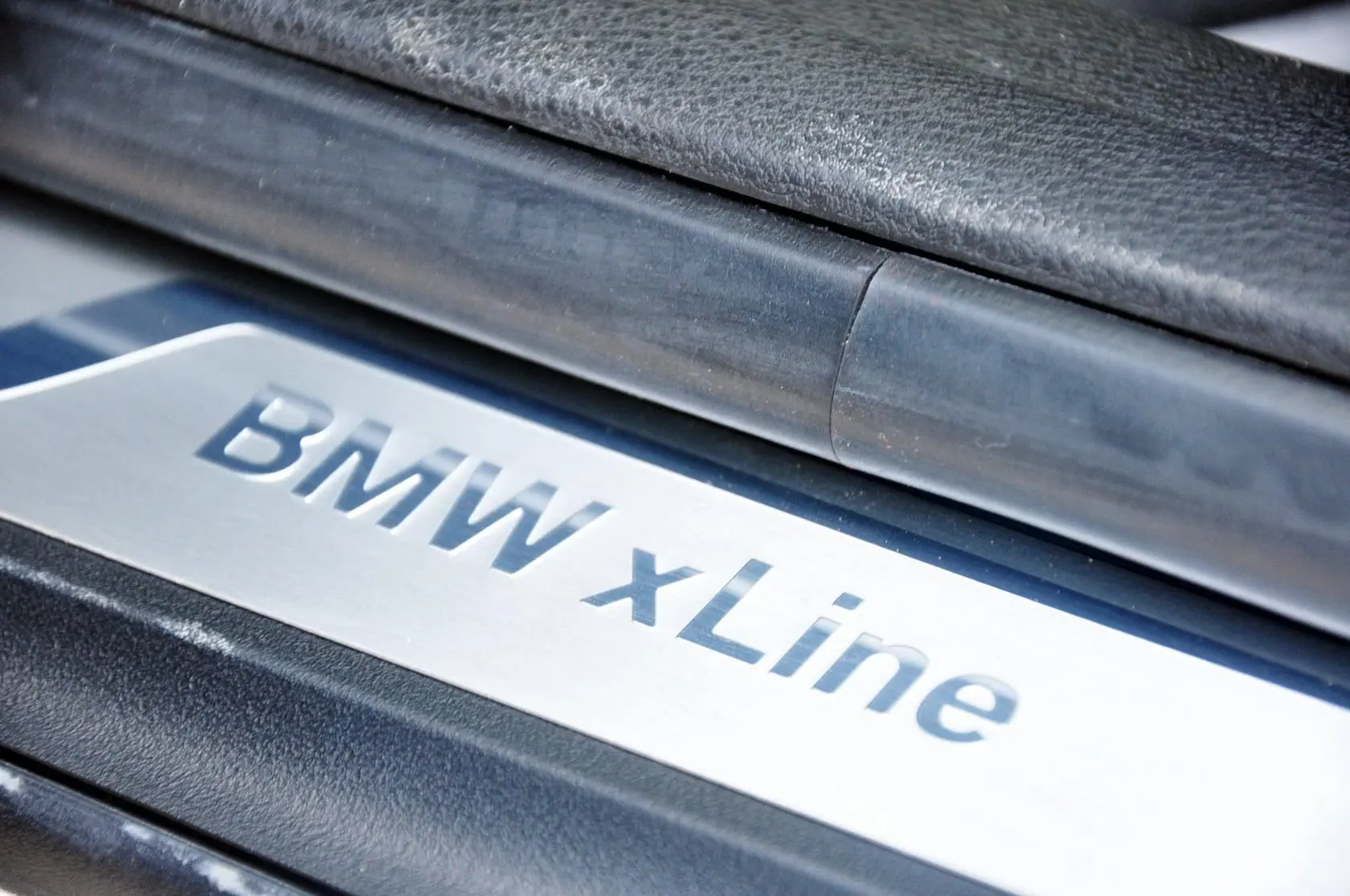 宝马X1xDrive20i X设计套装车门迎宾装饰板