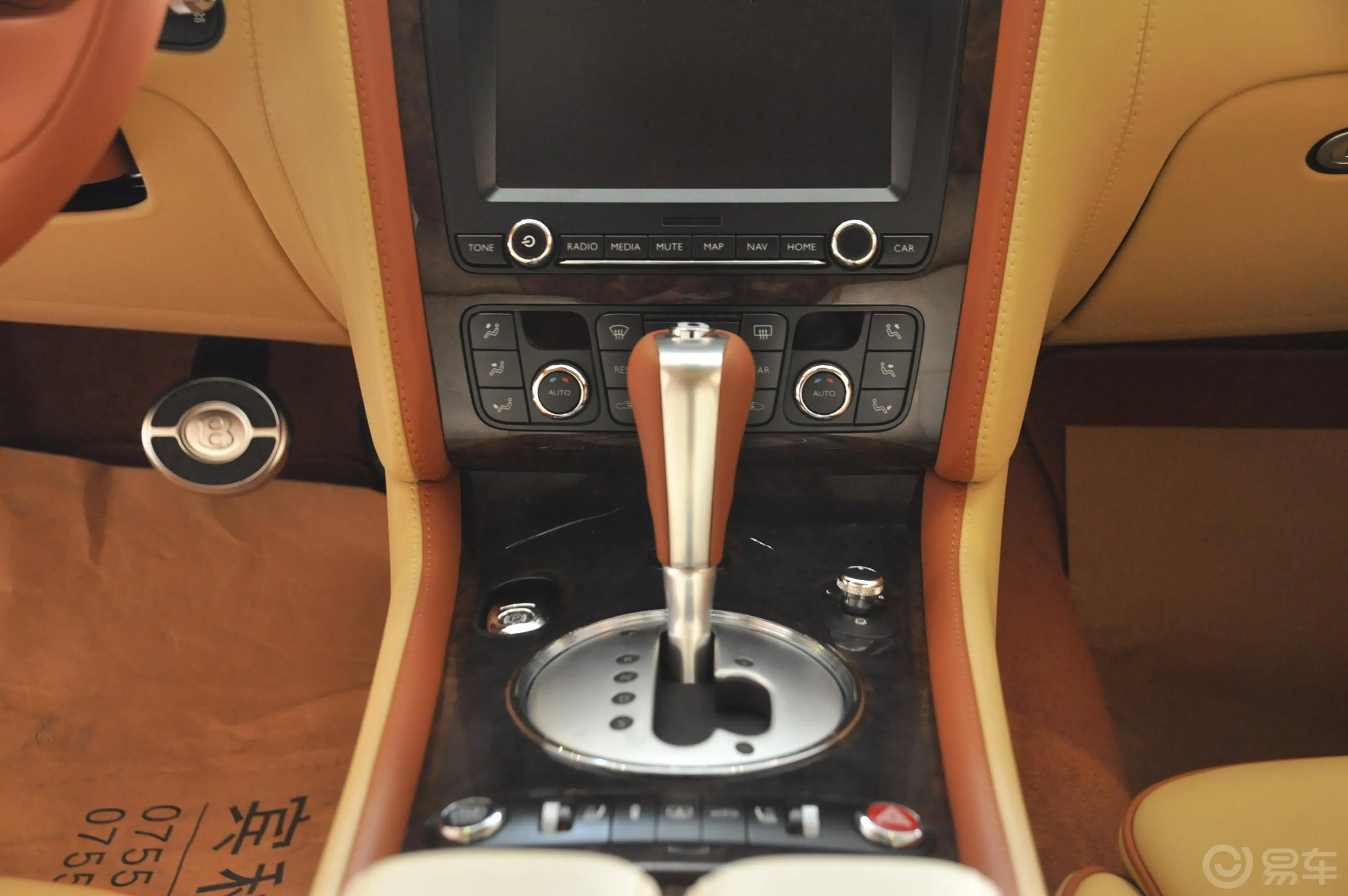 欧陆Flying Spur 6.0T 自动 5座换挡杆